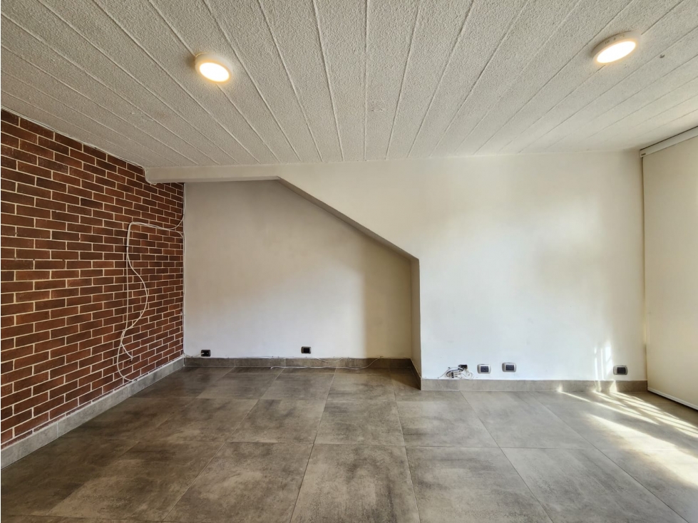 CASA EN PRIMER PISO DE VENTA EN SABANETA CASI PLANO — foto 5