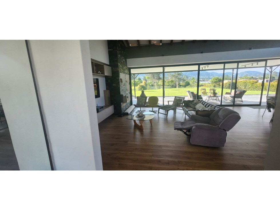 CASA FINCA DE UN SOLO NIVEL EN PARCELACIÓN CERRADA- LA CEJA
