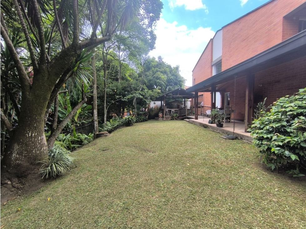 Espectacular casa con patio, esto es muy escaso en Envigado — foto 2