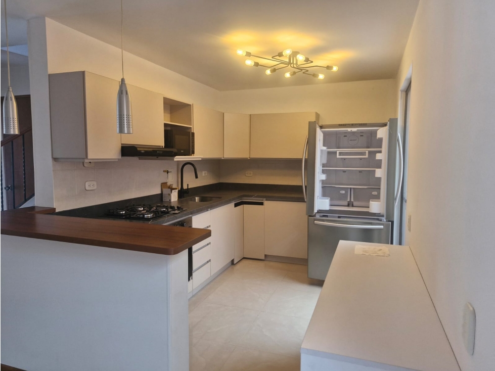 Venta de casa unifamiliar amoblada en Rionegro — foto 3
