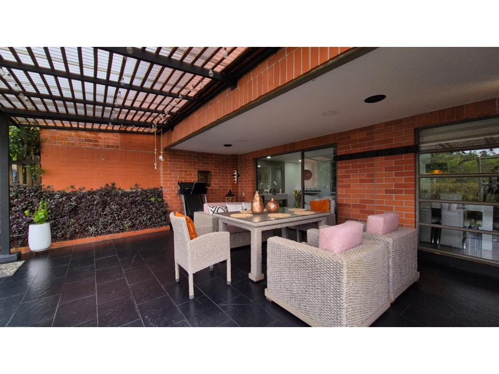 Vendo casa remodelada en Envigado, loma del Chocho. — foto 2