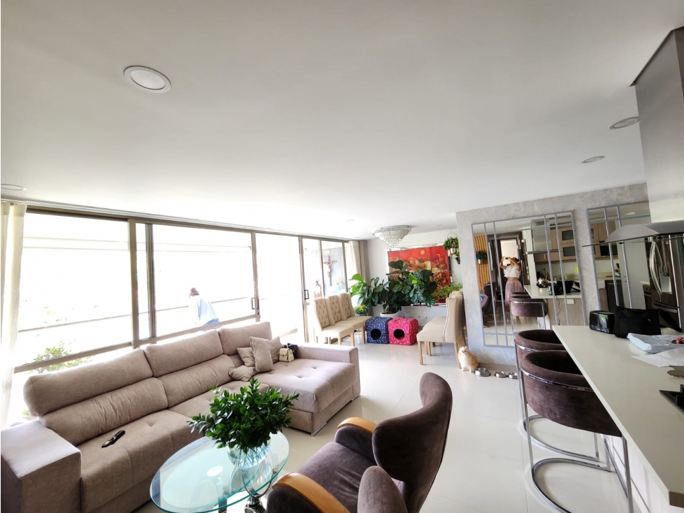 AMPLIO, CÓMODO EN VENTA EN SABANETA, TRES PARQUEADEROS . — foto 2
