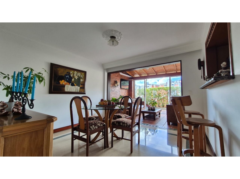 Vendo amplia casa familiar con jardín en La Abadía, Envigado. — foto 2