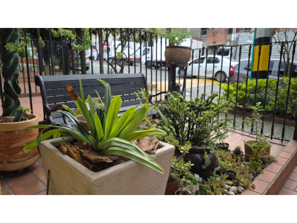 VENTA CASA INDEPENDIENTE  EN SABANETA,  SECTOR PRADOS.