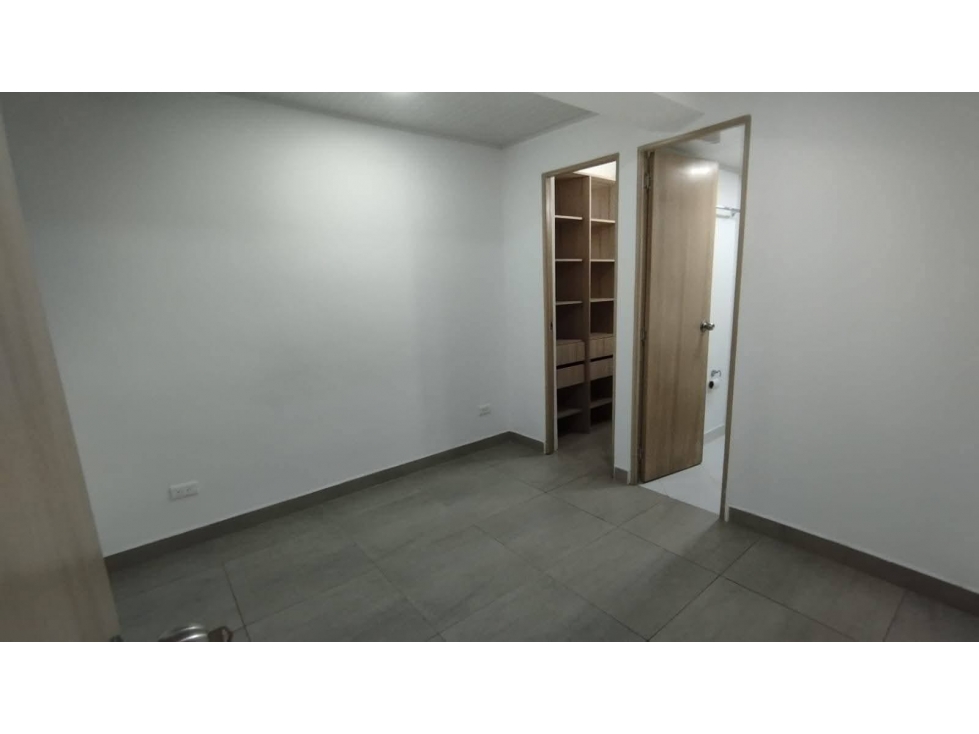 VENTA  DE APARTAMENTO  AL LADO DE ESTACIÓN MADERA. — foto 5