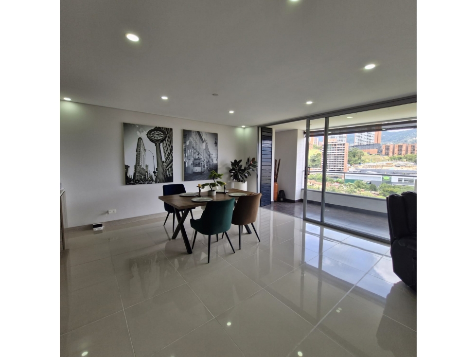 Vendo apartamento con excelente distribución en la Loma del Chocho.