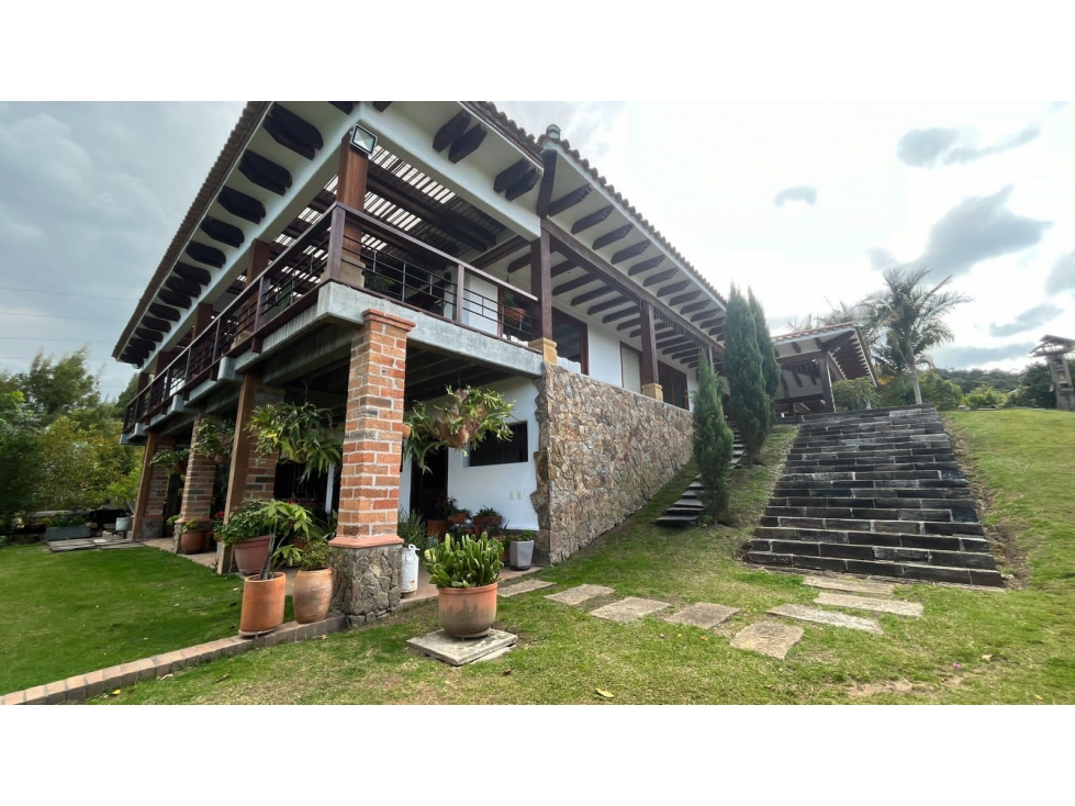 Venta de casa en la loma del Escobero. Jurisdicción El Retiro — foto 2