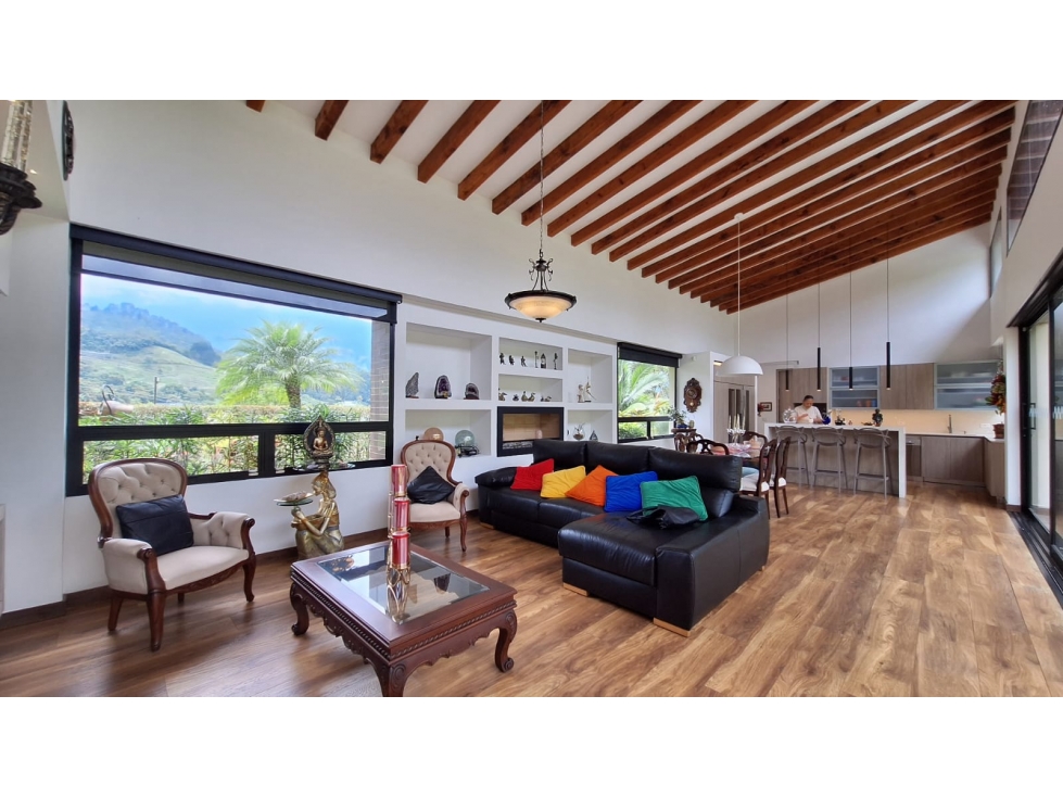 Vendo casa campestre  en Envigado, loma del Escobero. 
