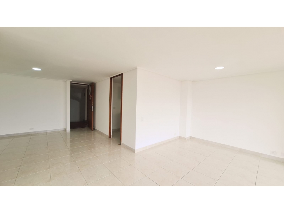 APTO CON VISTA SURORIENTE DEL POBLADO- ALTA VALORIZACIÓN  — foto 3