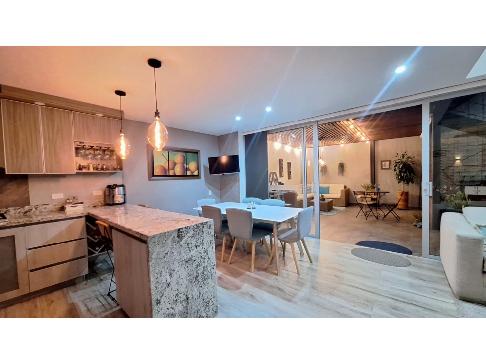 CASA UNIFAMILIAR CON ESPACIOS AMPLIOS Y ABIERTOS EN RIONEGRO — foto 2
