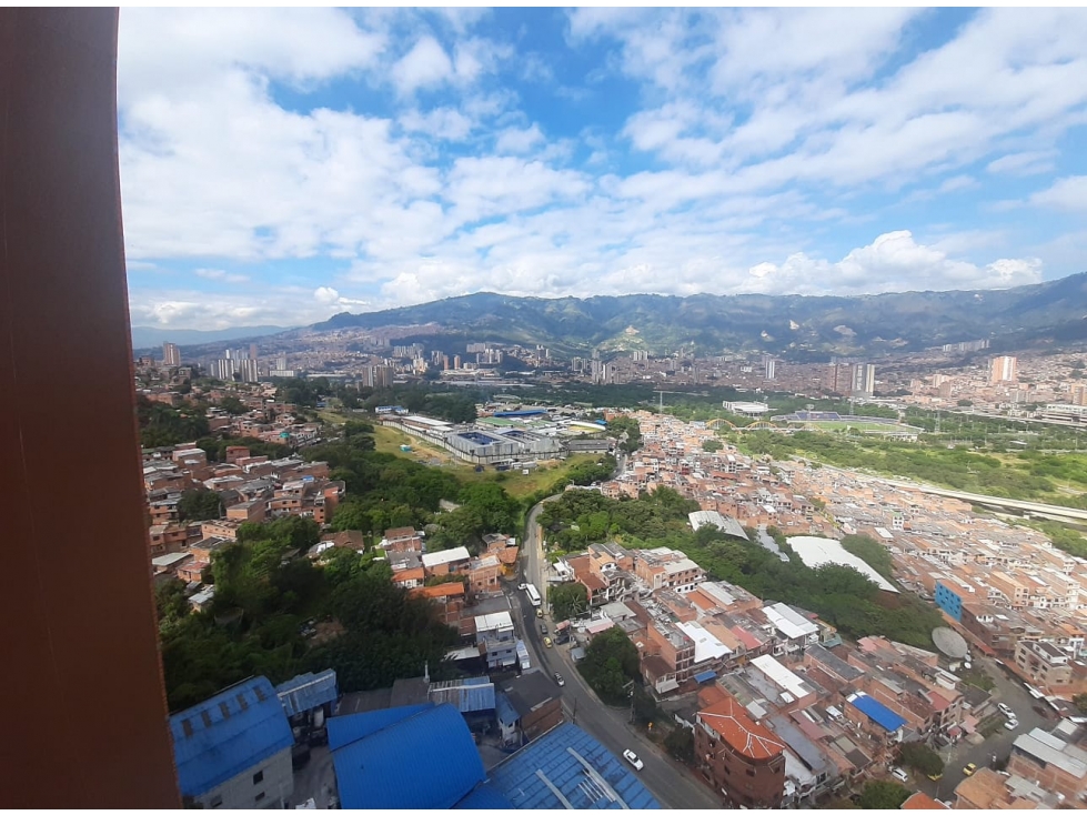 CERCA A LA ESTACIÓN DEL METRO, CON PANORÁMICA INCREÍBLE! EN BELLO — foto 2