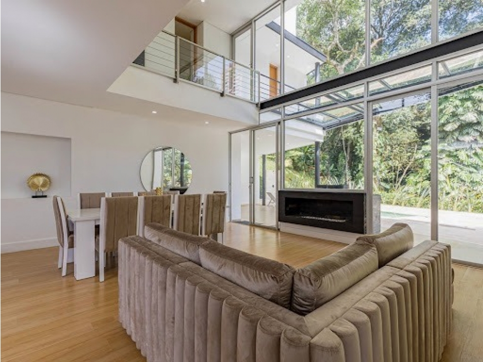 VENTA DE CASA EN EL POBLADO- COLA DEL ZORRO