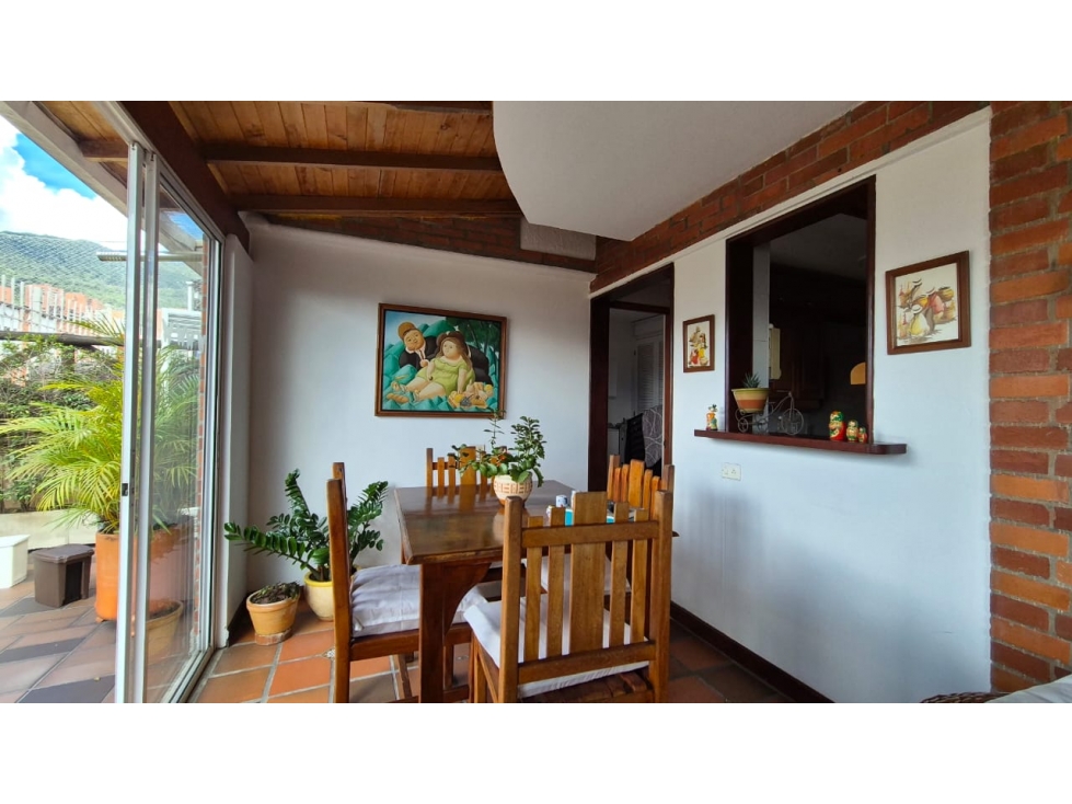 Vendo amplia casa familiar con jardín en La Abadía, Envigado. — foto 4