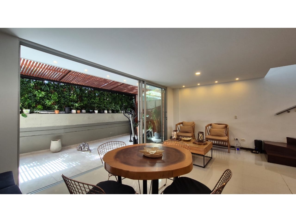 Vendo hermosa casa familiar en la Loma del Atravesado, Envigado.
