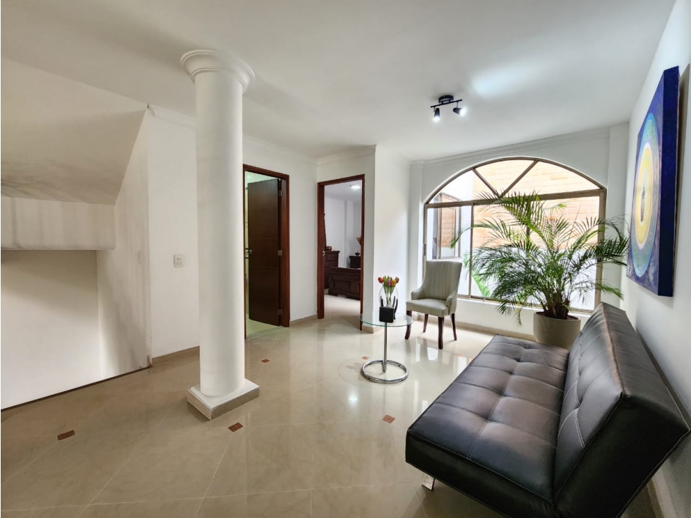 IMPONENTE CASA EN SABANETA CON BALCONES EN SU INTERIOR — foto 4