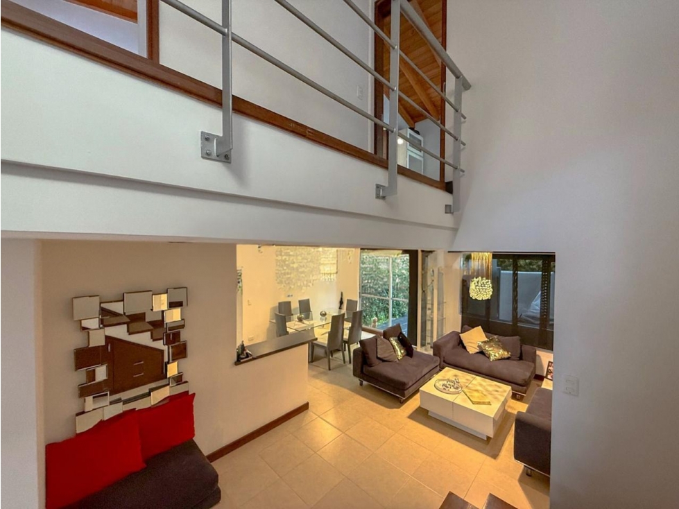 VENTA DE CASA EN TRANSVERSAL INTERMEDIA- ENVIGADO 