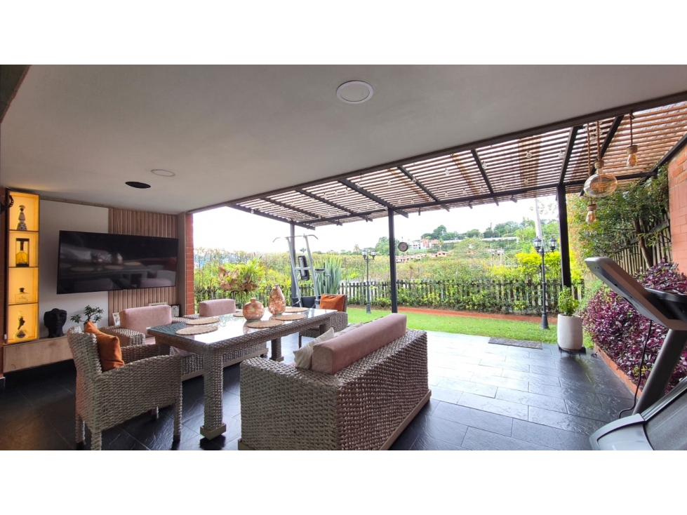 Vendo casa remodelada en Envigado, loma del Chocho. — foto 4