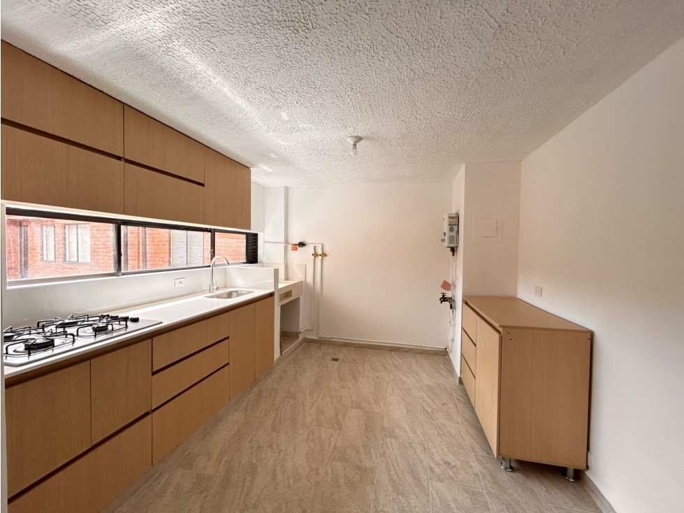 VENTA DE APTO REMODELADO- ENVIGADO LOMA DEL ESCOBERO