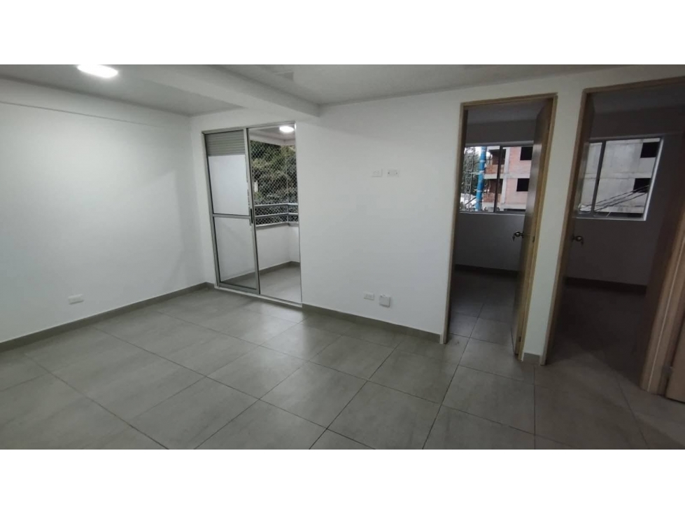 VENTA  DE APARTAMENTO  AL LADO DE ESTACIÓN MADERA. — foto 3