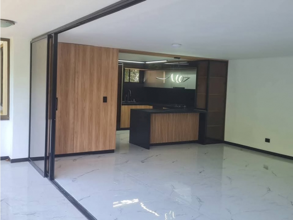 VENDO MODERNO APARTAMENTO EN EL POBLADO- EL TESORO