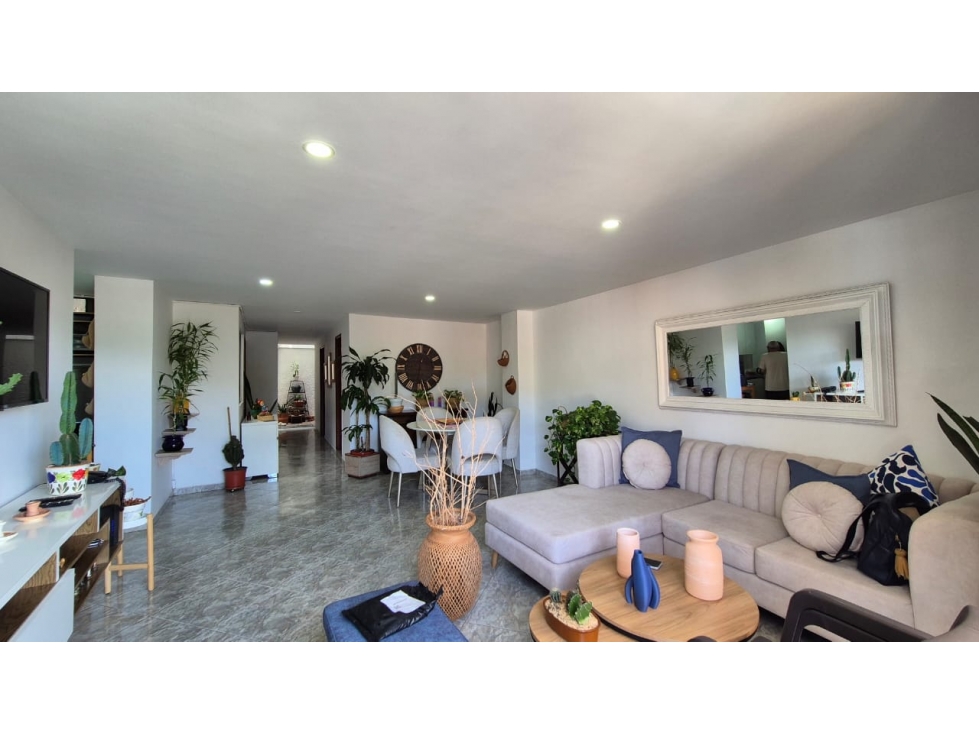 VENTA DE APARTAMENTO CON BUENA UBICACIÓN EN ENVIGADO- TRIANON