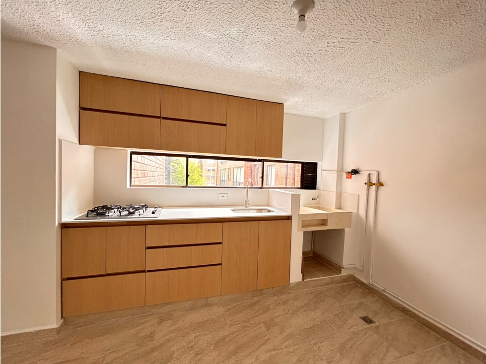 VENTA DE APTO REMODELADO- ENVIGADO LOMA DEL ESCOBERO — foto 3