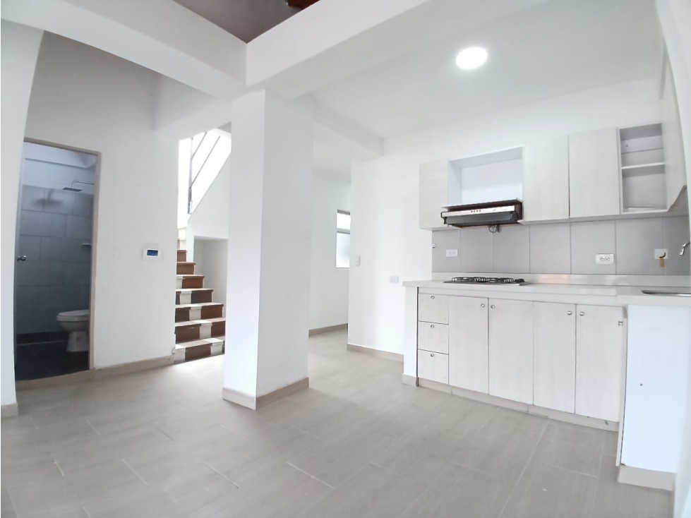 VENTA DE CASA CON MANZARDA EN ITAGÜÍ SANTA MARÍA
