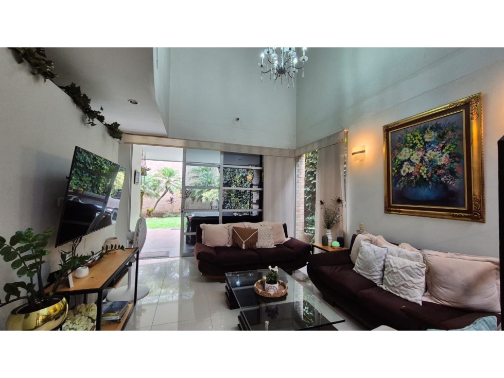 Espectacular casa- amplio jardín en la Loma del Atravesado, Envigado. — foto 5