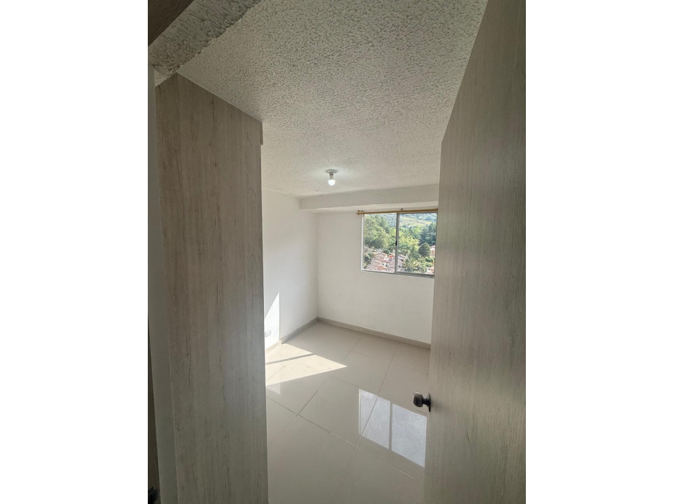CASI NUEVO VENTA DE APARTAMENTO EN BELLO - 4