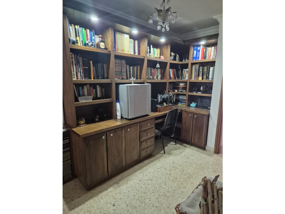Venta de casa de 3 niveles en el Poblado sector Castropol — foto 4