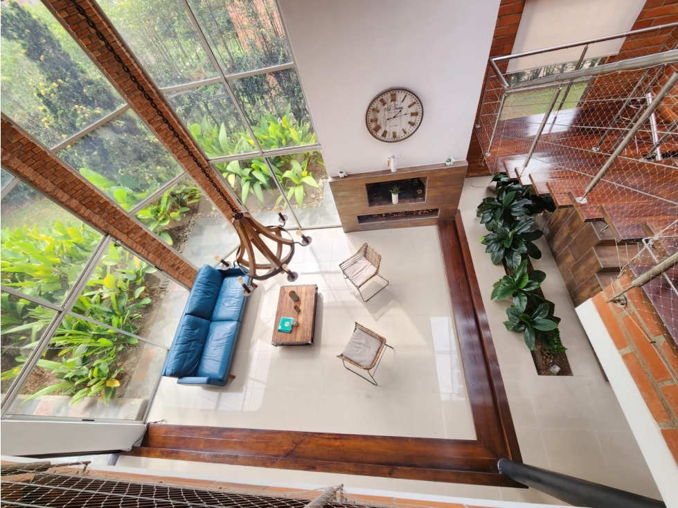 VENTA DE ESPECTACULAR CASA EN SABANETA, SECTOR LA BAHÍA — foto 2