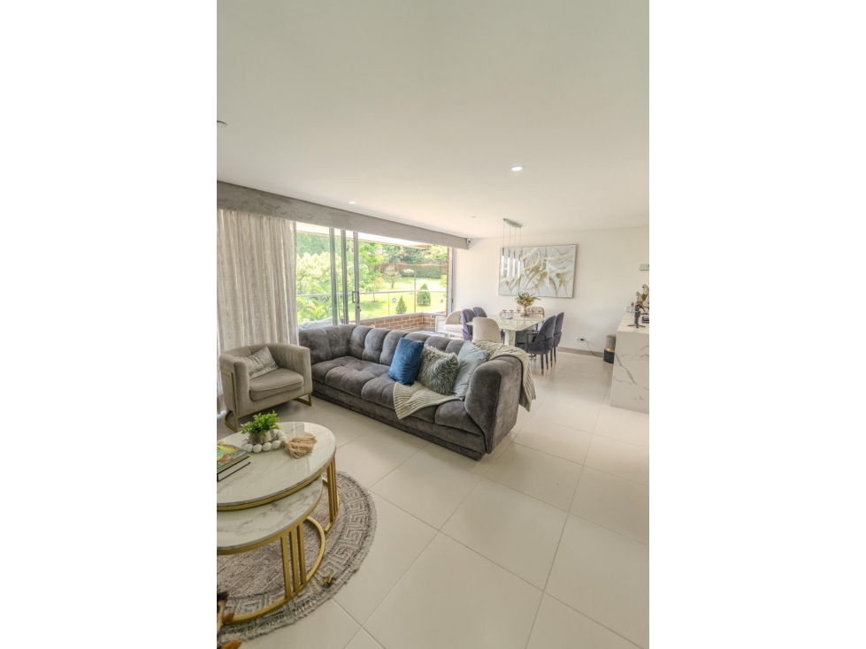 Vendo moderno apartamento en la Loma del Chocho, Envigado.
