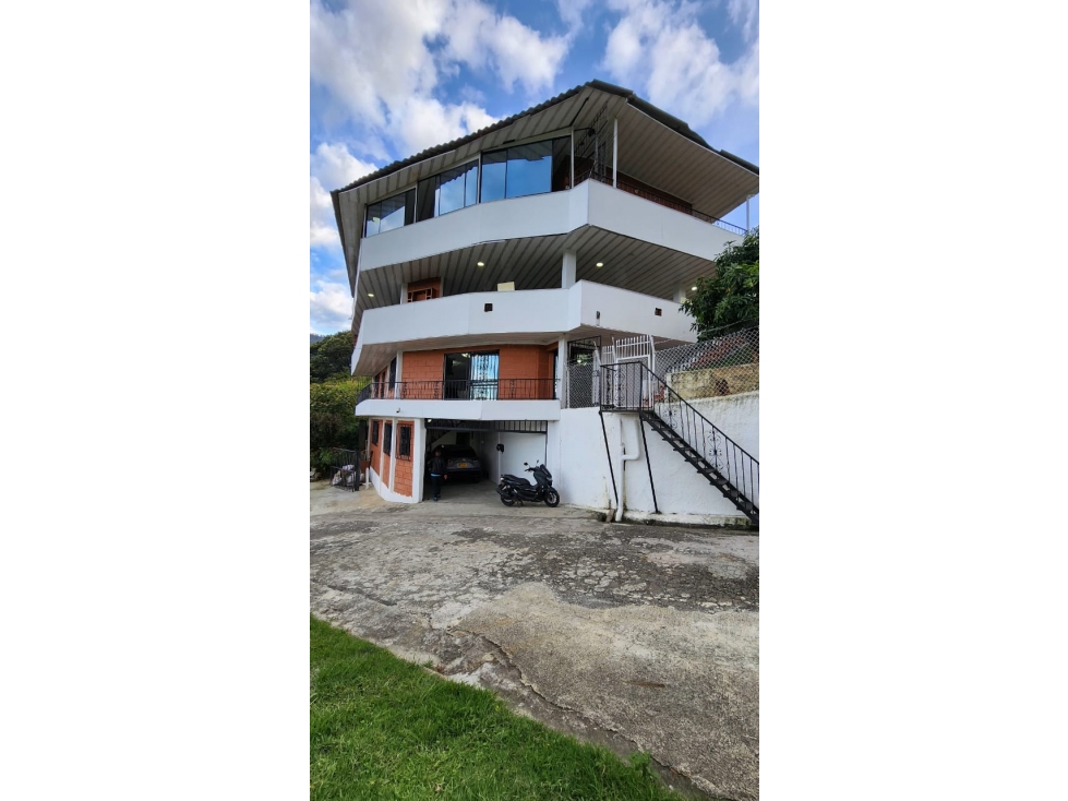 Venta de casa campestre en Copacabana - 2