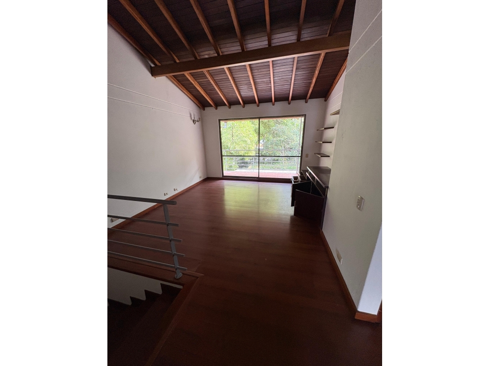 CASA CERCA A TERRACINA ENVIGADO- LOMA DEL CHOCHO, CON JARDÍN AMPLIO — foto 5