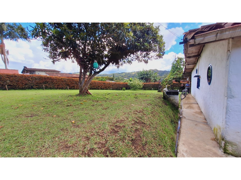 Venta de lote con 2 casa y 1 apartaestudio en Llano Grande — foto 4
