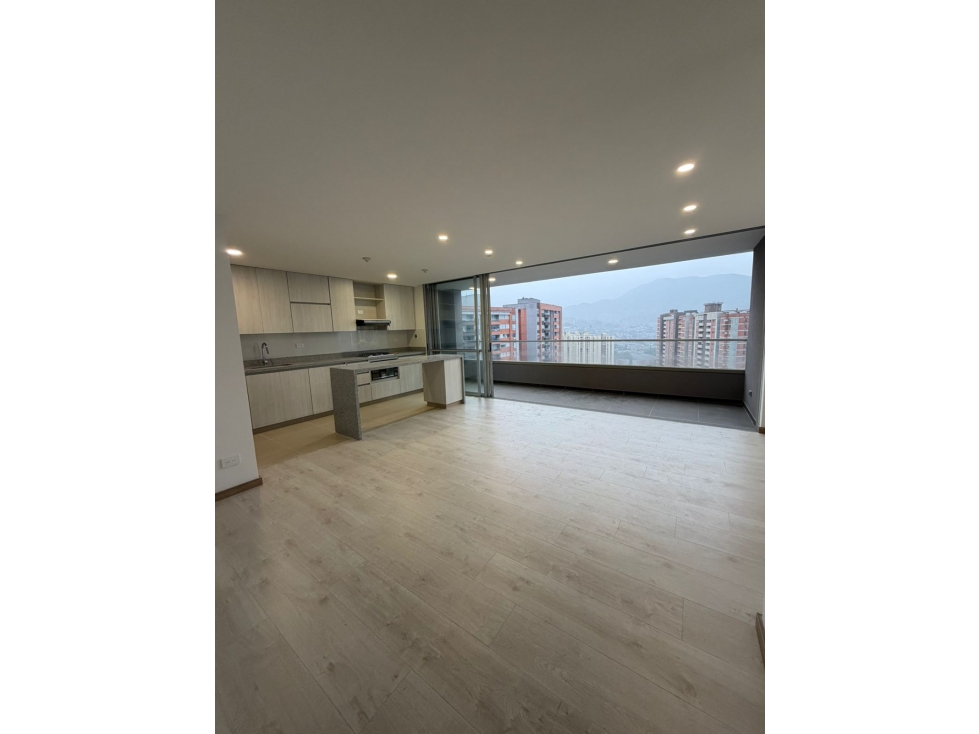 Venta de amplio apartamento con una excelente vista en Suramérica — foto 4