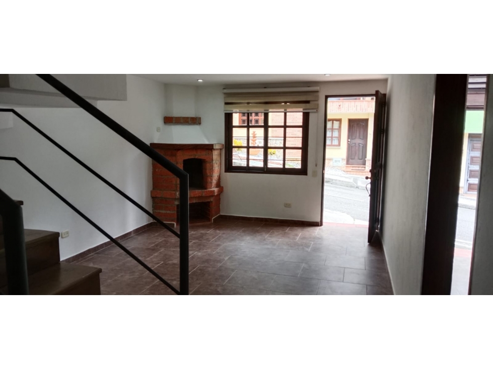 CASA DE TRES NIVELES. UND CERRADA, SECTOR COLEGIOS- RIONEGRO — foto 2