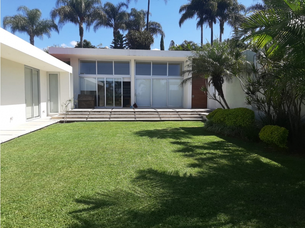 JARDINES DE AHUATEPEC, MORELOS. VENTA DE CASA SOLA EN PRIVADA(2160)