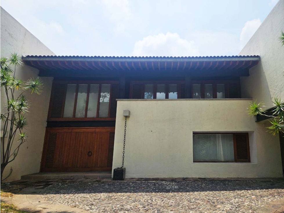 Linda casa en La Vista a un costado del Club de Golf Lomas. (1511)