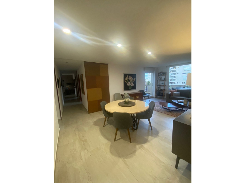 Hermoso departamento en venta, Bosque Real. (1748)