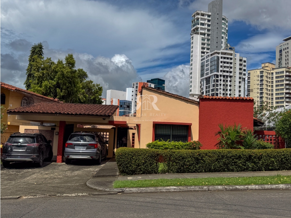 Amplia casa de una planta en Hato Pintado
