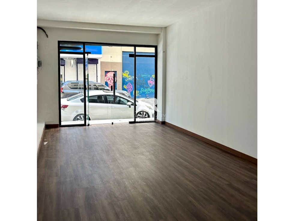 Local comercial en planta baja en Avenida B