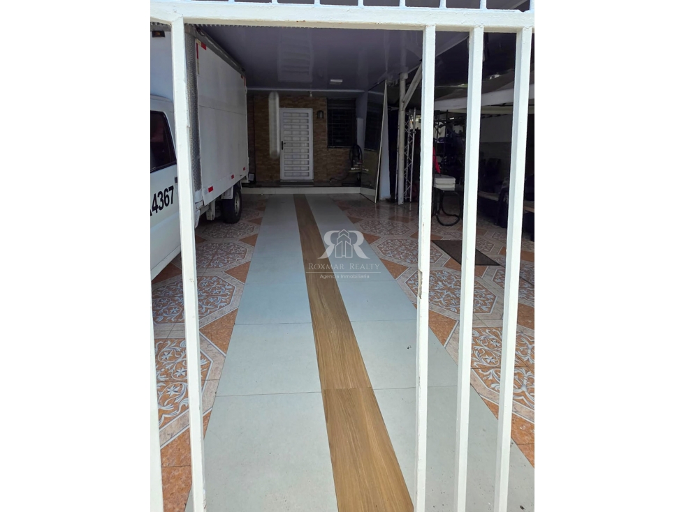 Casa en esquina en Chanis con paneles solares y anexo independiente — foto 2
