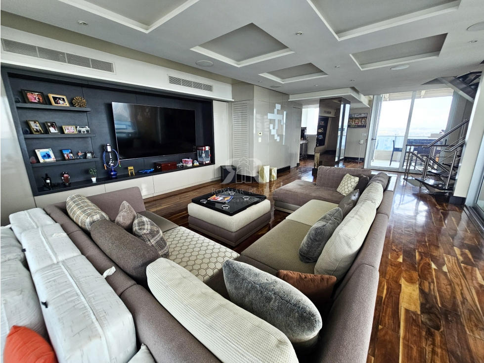 Apartamento de tres niveles en PH Vision Tower Coco del Mar