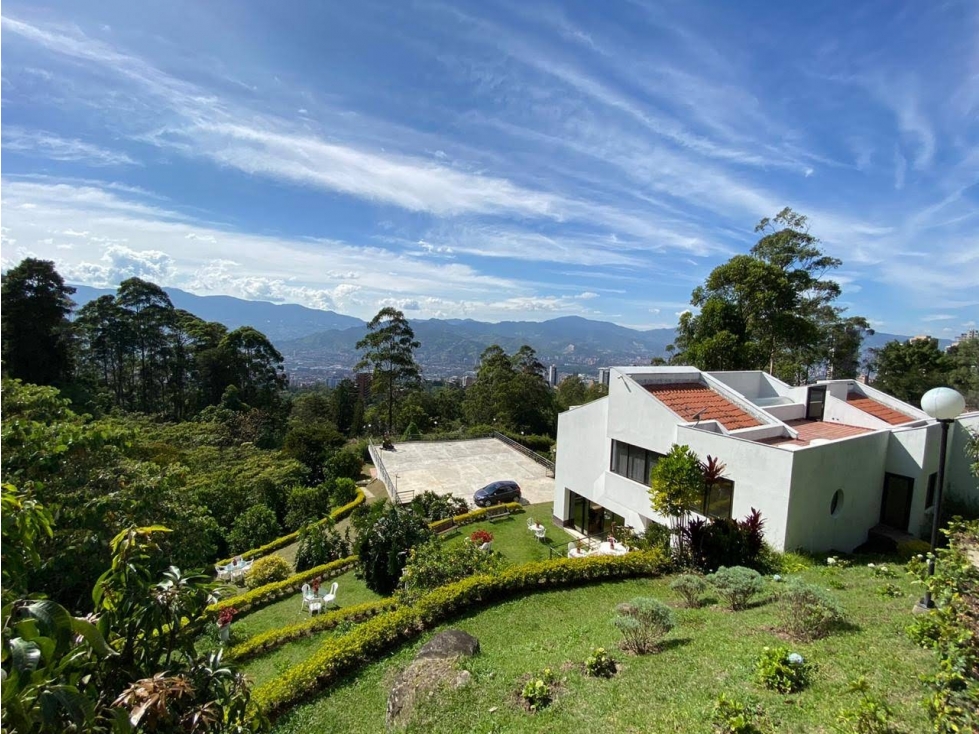 Venta Casa Campestre en el Poblado San Lucas