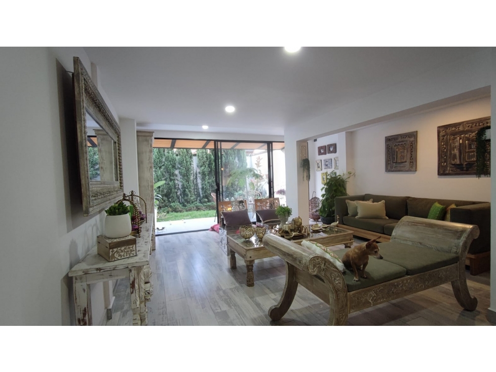 Casa en venta en La Loma del Esmeraldal, Envigado | Moderna, iluminada — foto 2
