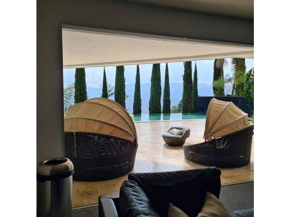 Venta Casa en las Palmas Medellín — foto 2
