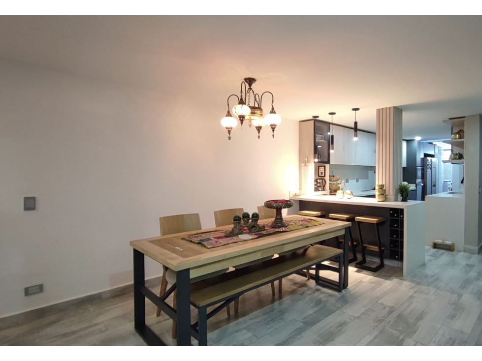 Casa en venta en La Loma del Esmeraldal, Envigado | Moderna, iluminada — foto 4