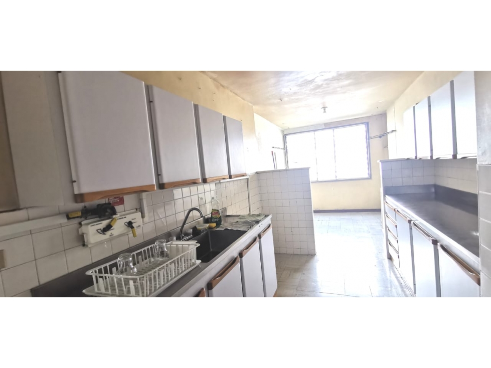 Venta apartamento para remodelar en Suramericana — foto 3