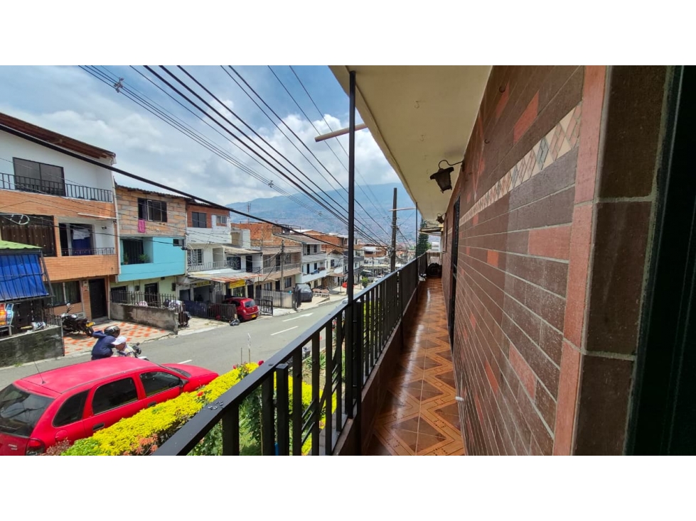 disponible para la venta una casa esquina de tres niveles en Castilla — foto 5